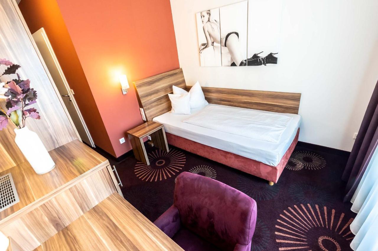 Altstadthotel Guesthouse Die Galerie إنغولشتات المظهر الخارجي الصورة